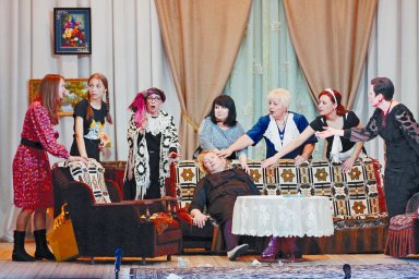 Как восемь женщин театр полюбили